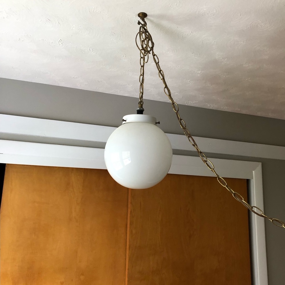 Round light fixture, chain included.